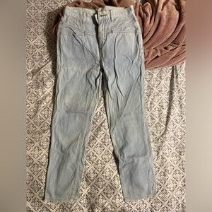 BDG Mom Jean Light Blue Denim